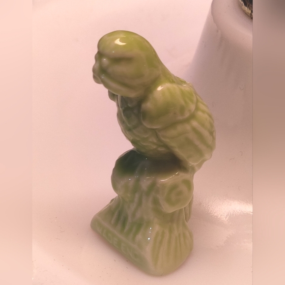 Wade Red Rose Tea Figurine Collectible Budgie Bird Made in England - Picture 3 of 3